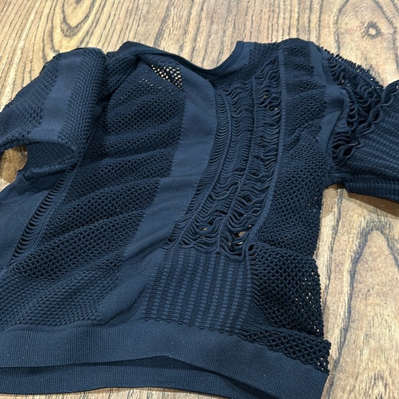 Urban outfitters distressed cut out long sleeve top XS - Picture 3 of 3